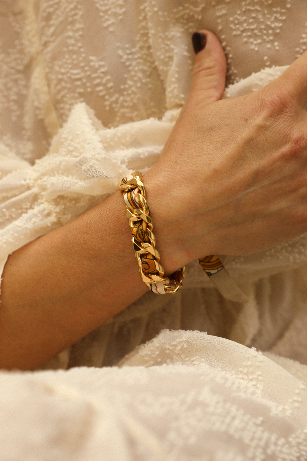 December bracelet and its ribbon Unknown address, snow