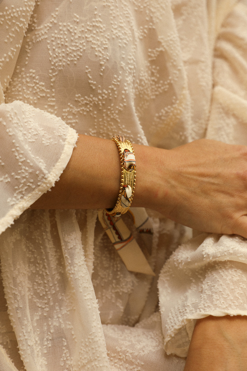 Diva Bracelet and Ribbon Unknown Address, Snow