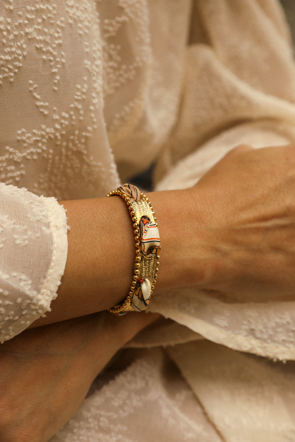 Diva Bracelet and Ribbon Unknown Address, Snow