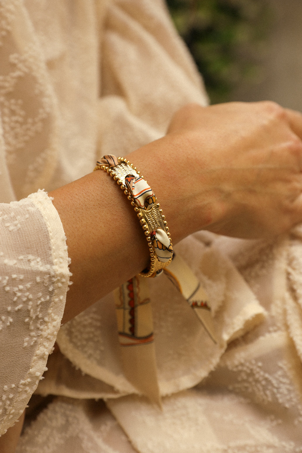 Diva Bracelet and Ribbon Unknown Address, Snow