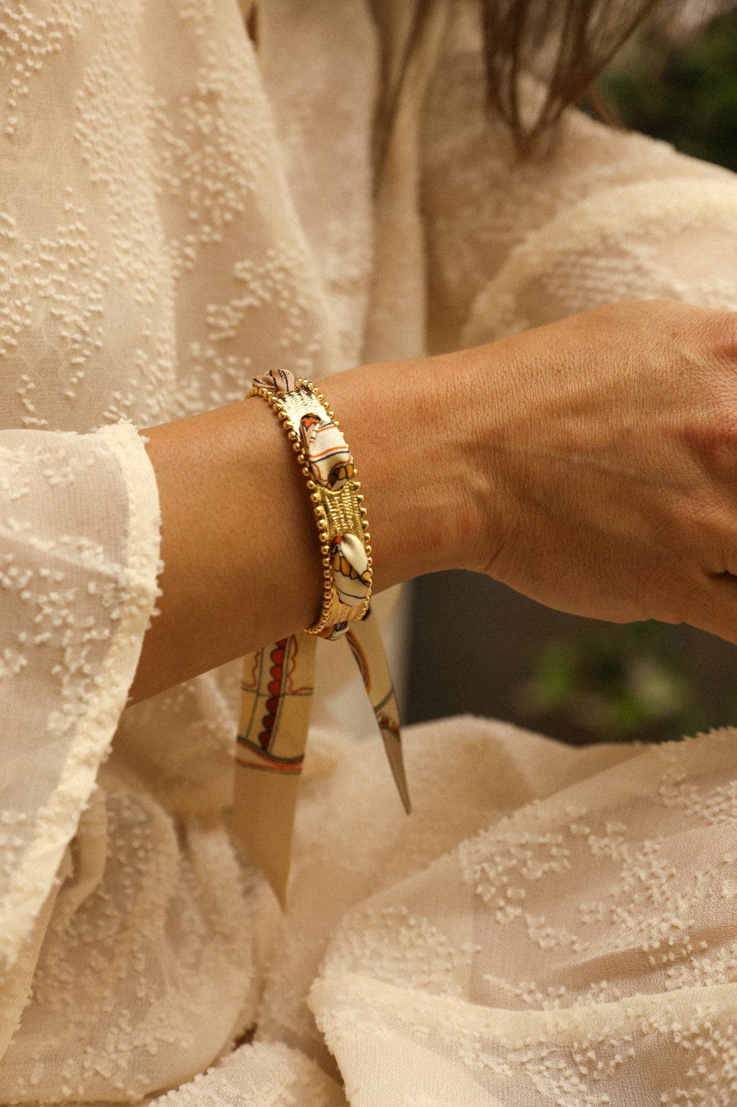 Diva Bracelet and Ribbon Unknown Address, Snow