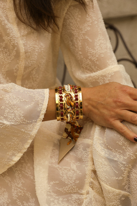 Large December cuff and ribbon Address unknown, snow