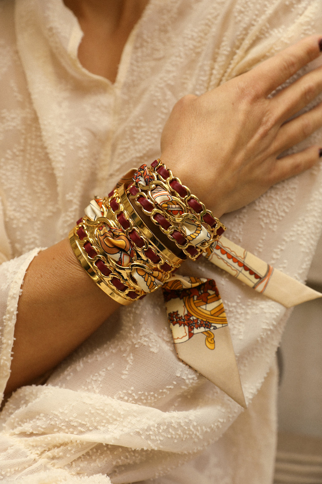 Small December cuff and ribbon Unknown address, snow