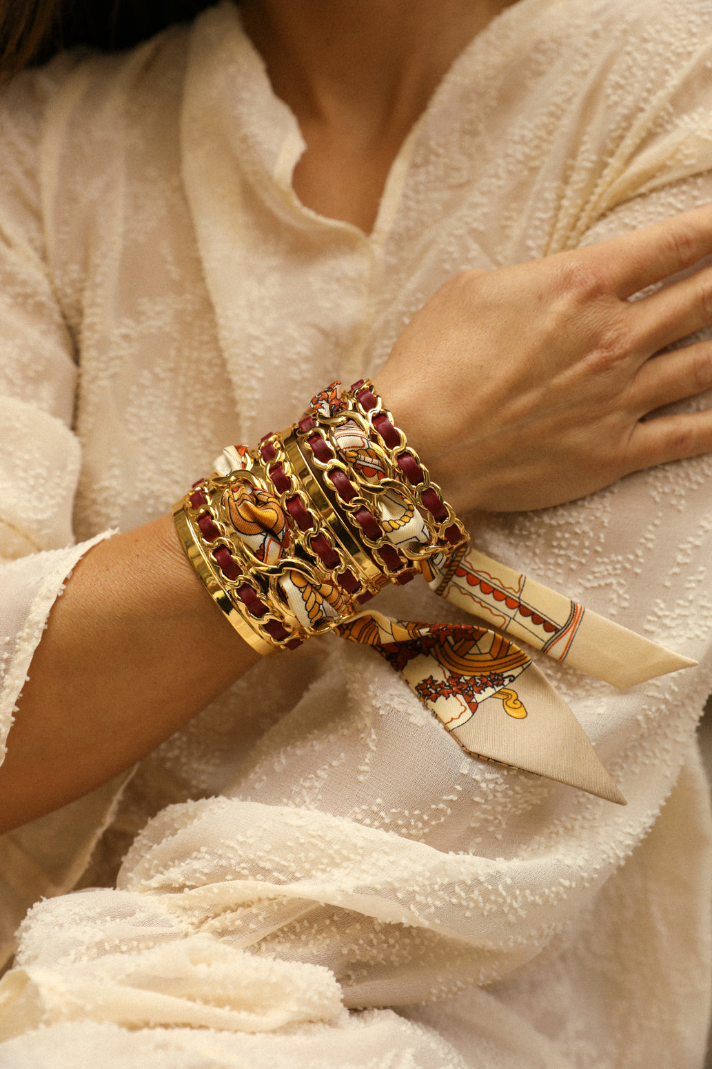 Small December cuff and ribbon Unknown address, snow