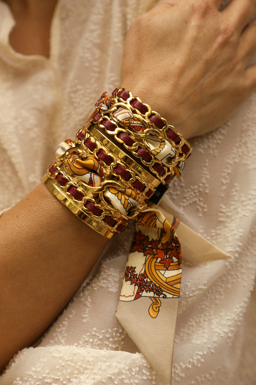 Small December cuff and ribbon Unknown address, snow