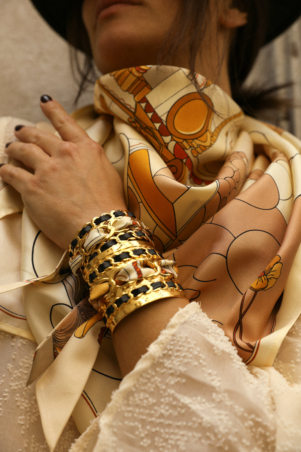 Small December cuff and ribbon Unknown address, snow