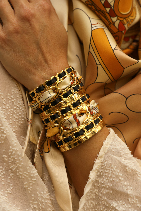 Small December cuff and ribbon Unknown address, snow