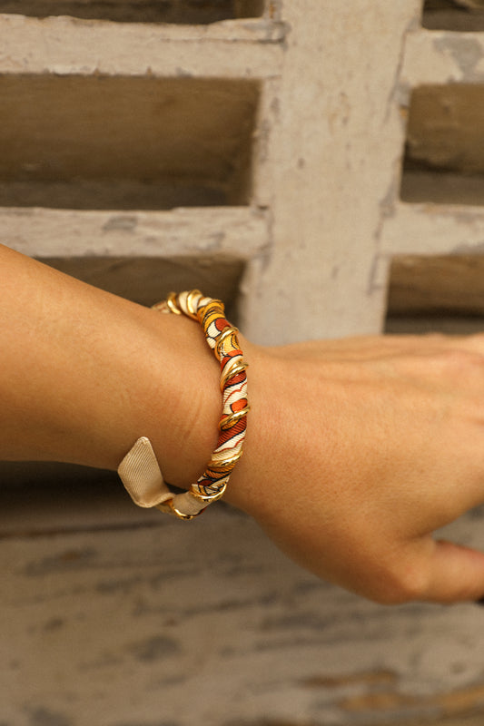 October bracelet and its ribbon Unknown address, snow