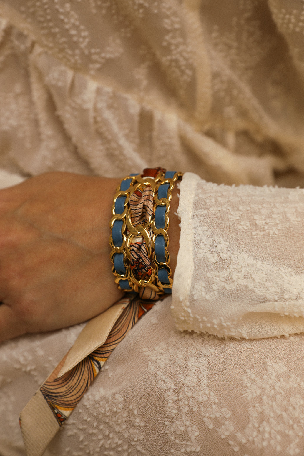 Small December cuff and ribbon Unknown address, snow