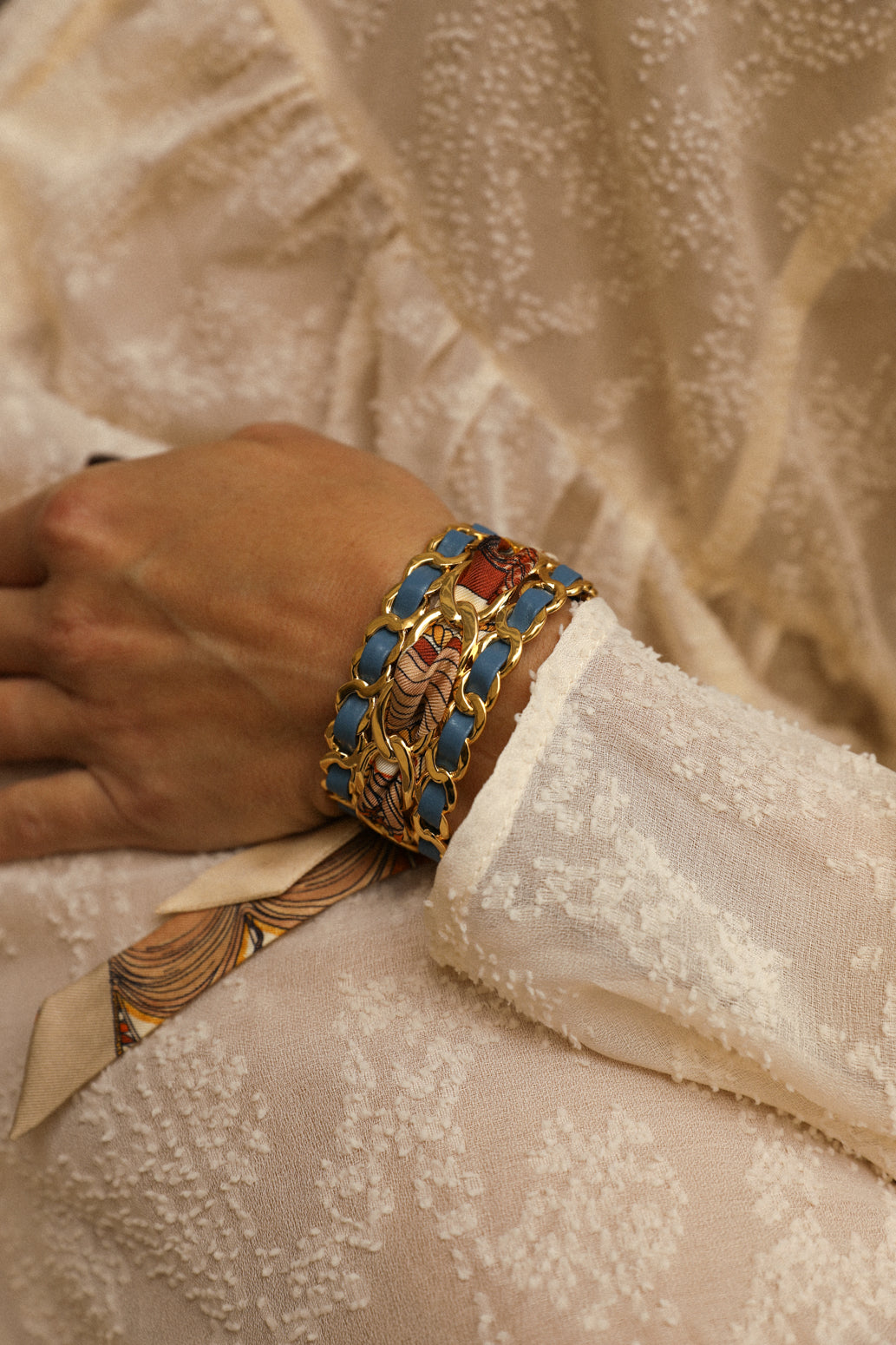 Small December cuff and ribbon Unknown address, snow