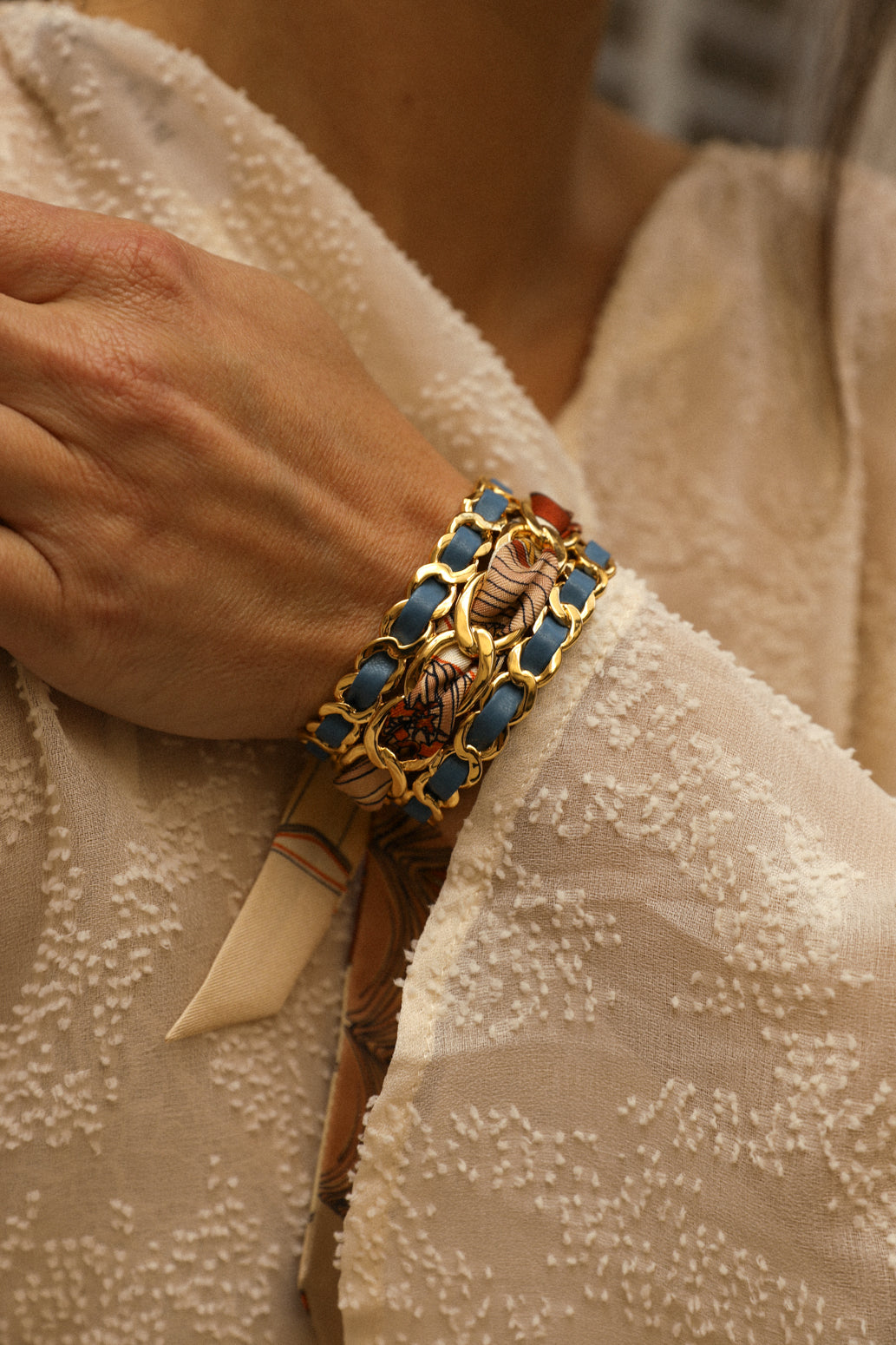 Small December cuff and ribbon Unknown address, snow