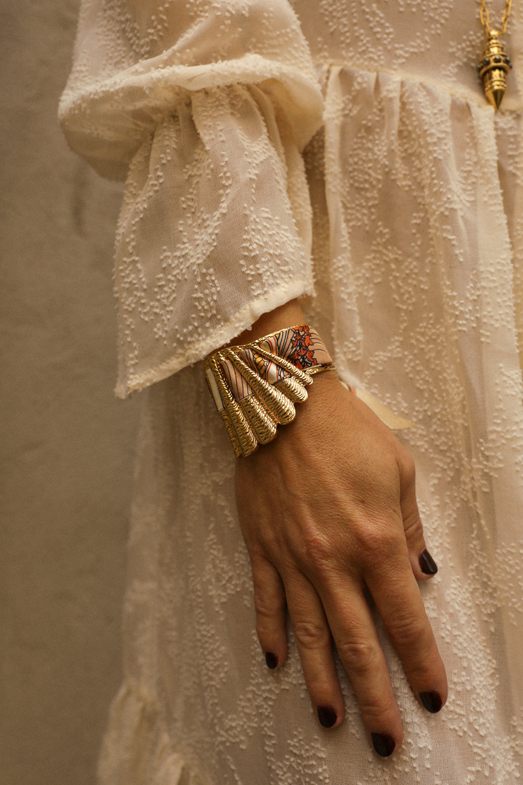 Shell and Ribbon Cuff Unknown Address, Snow