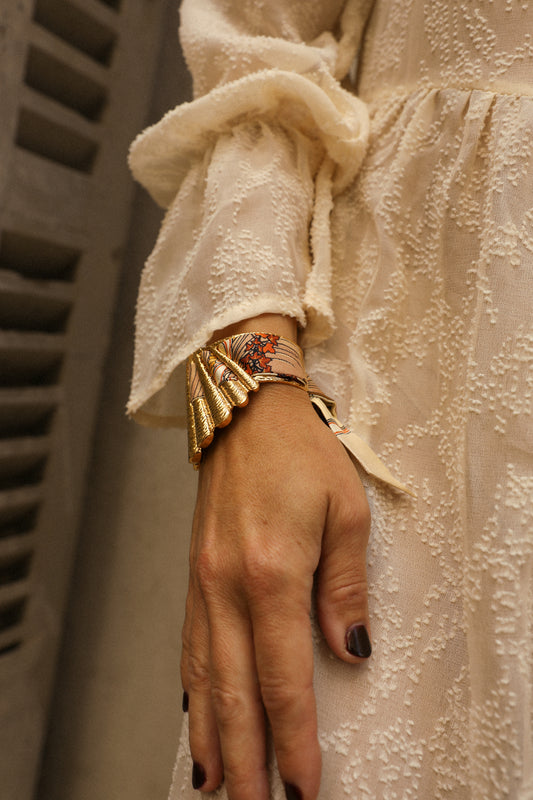 Shell and Ribbon Cuff Unknown Address, Snow