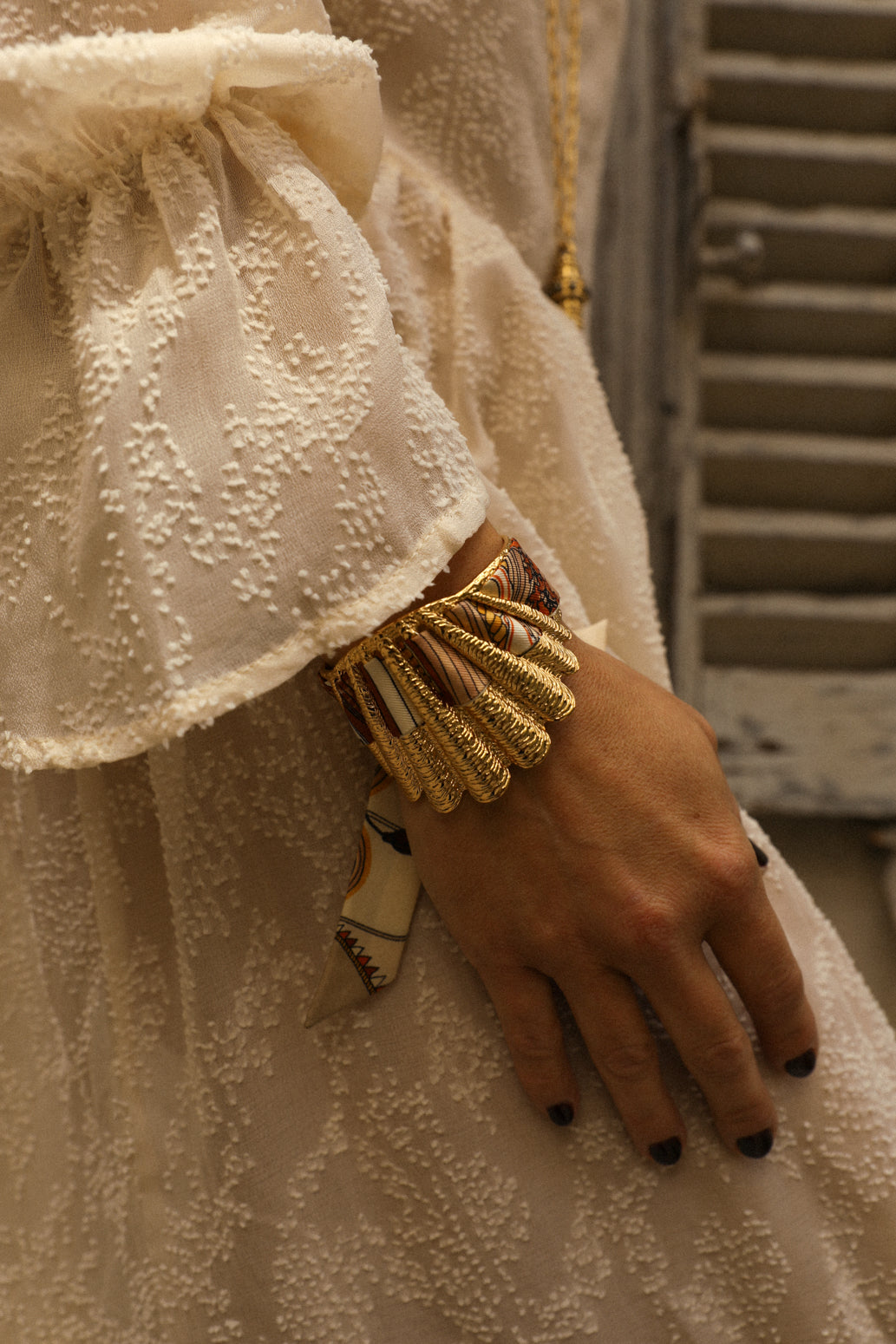 Shell and Ribbon Cuff Unknown Address, Snow