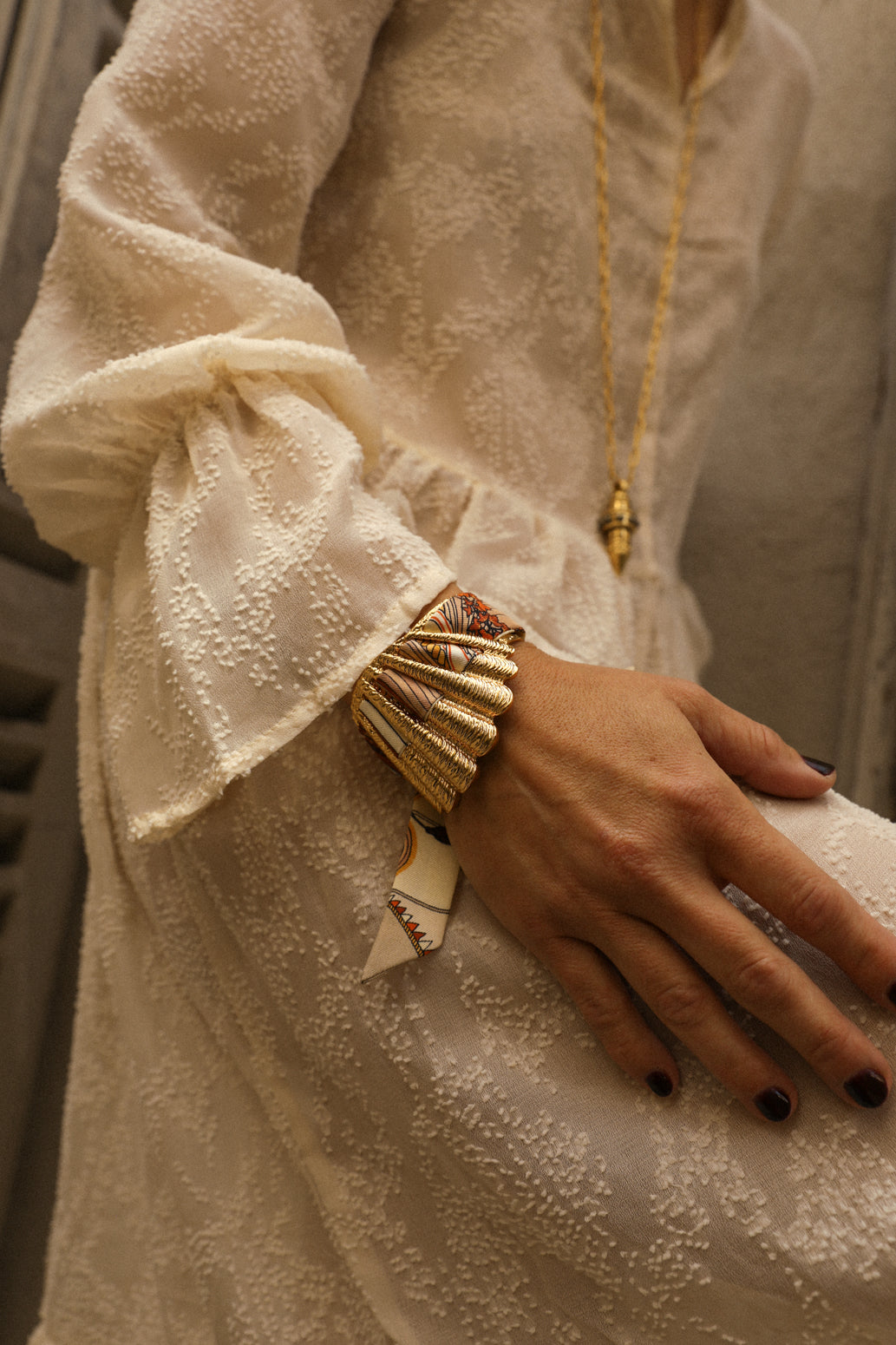 Shell and Ribbon Cuff Unknown Address, Snow