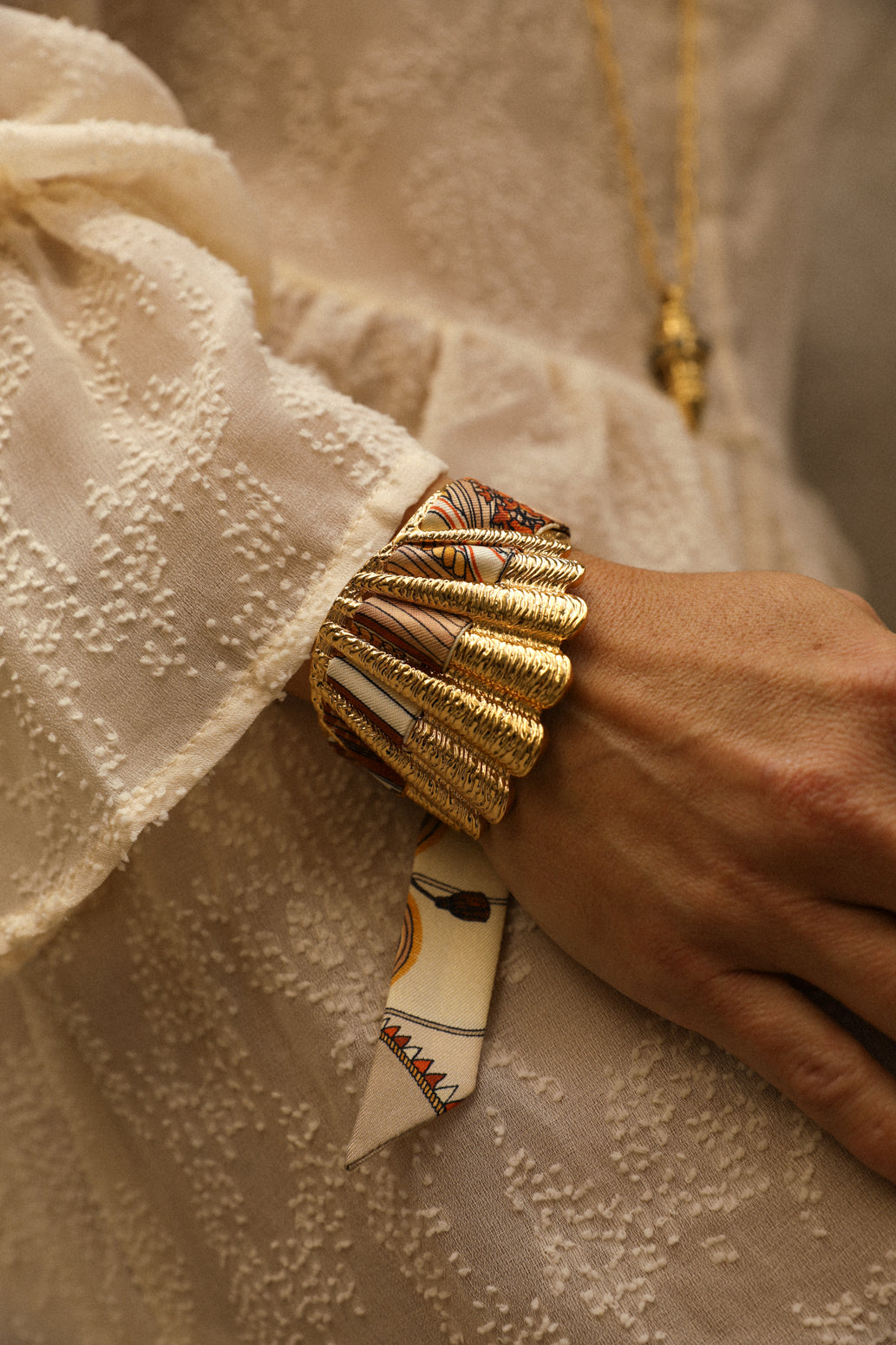 Shell and Ribbon Cuff Unknown Address, Snow