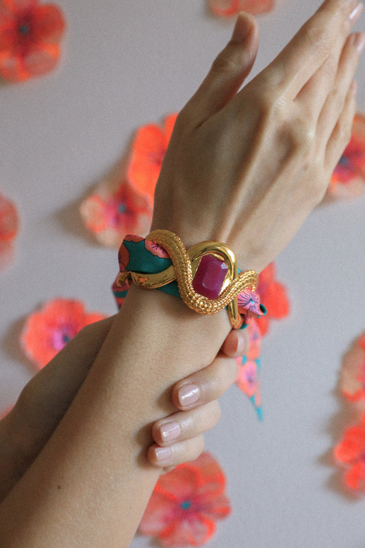 Manchette Caïman Agate fuchsia et ruban Pensées turquoise