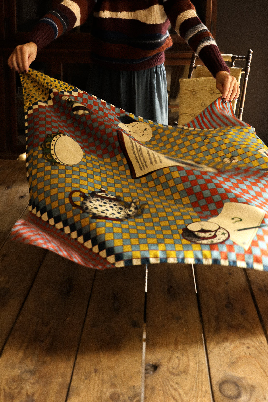 Carré de soie 90cm Gypsy Tales, neutre