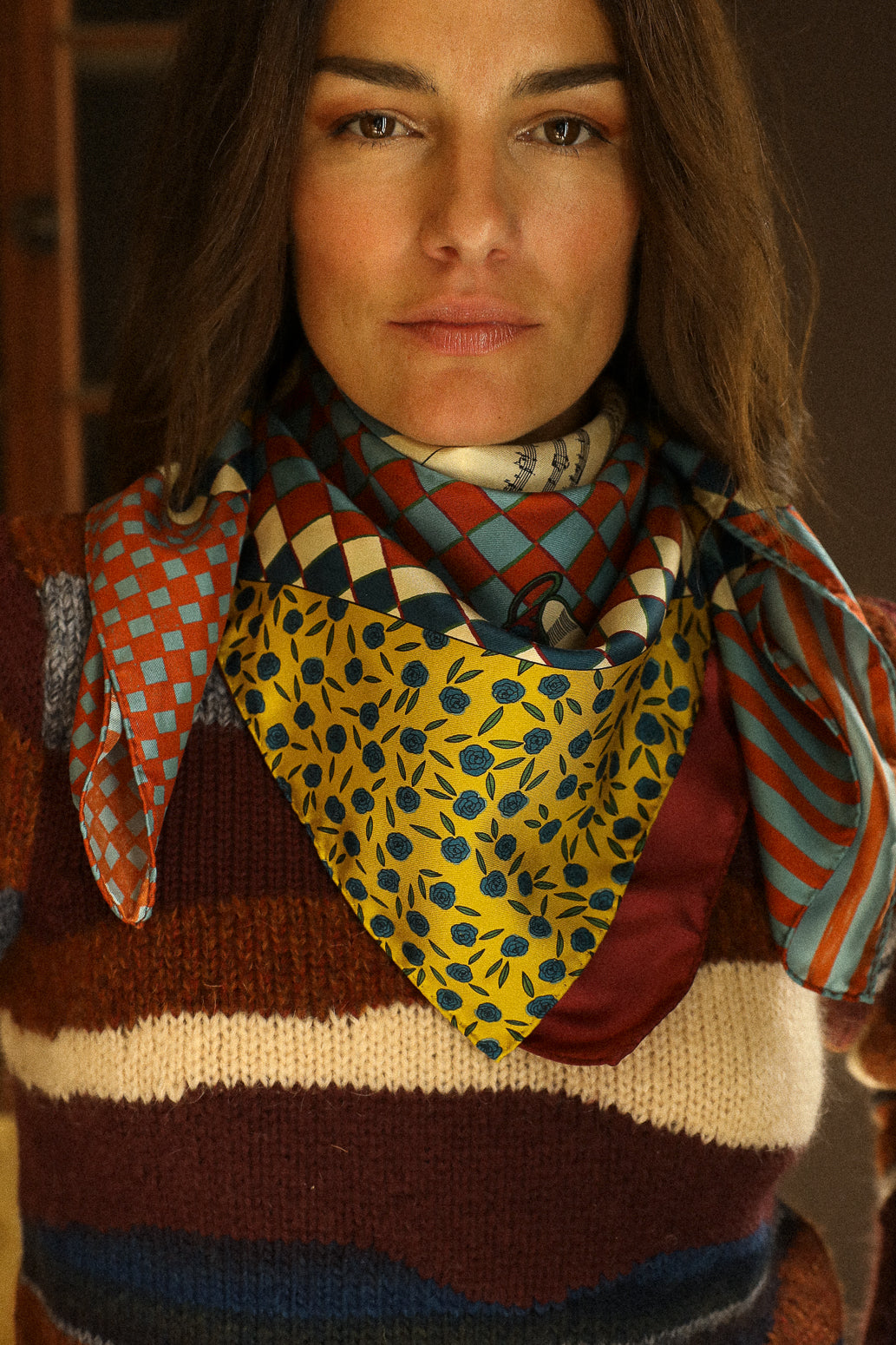 Carré de soie 90cm Gypsy Tales, neutre