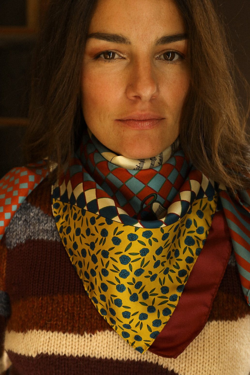 Carré de soie 90cm Gypsy Tales, neutre