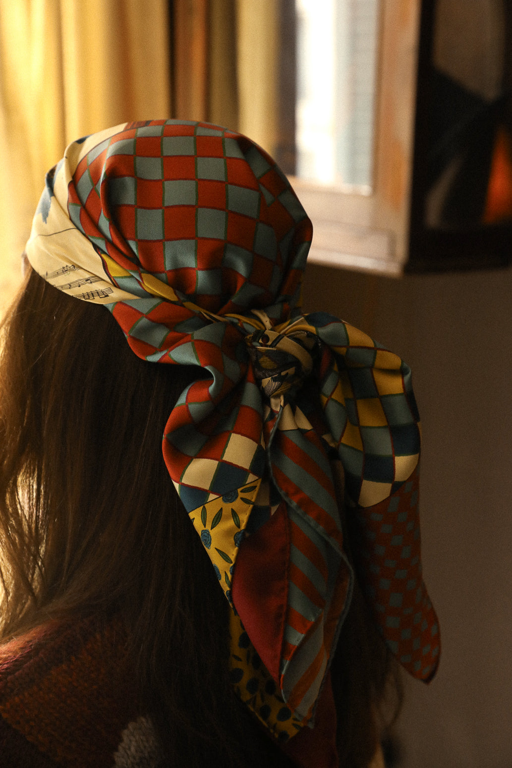 Carré de soie 90cm Gypsy Tales, neutre