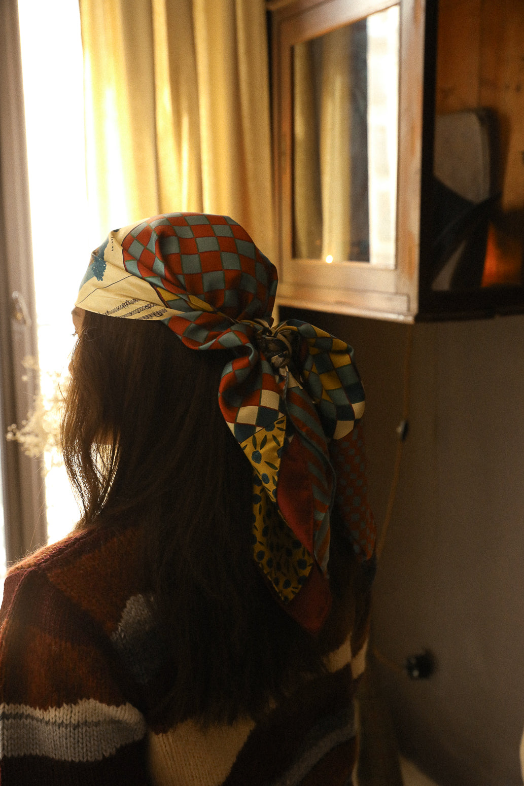 Carré de soie 90cm Gypsy Tales, neutre