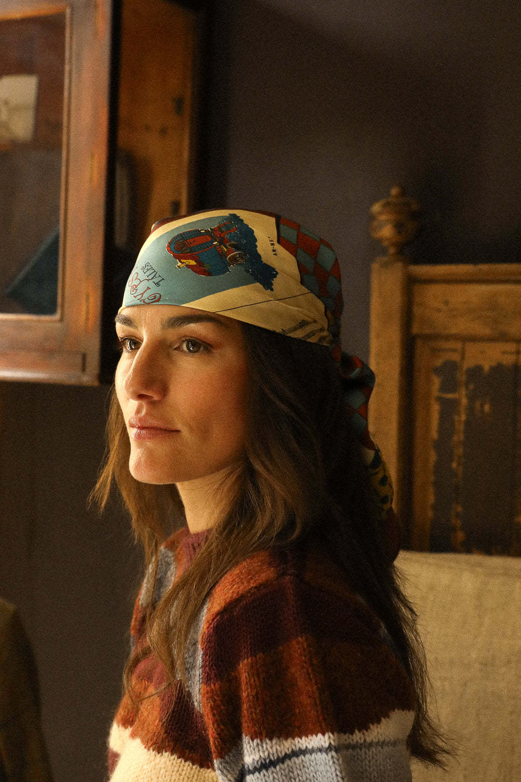 Carré de soie 90cm Gypsy Tales, neutre