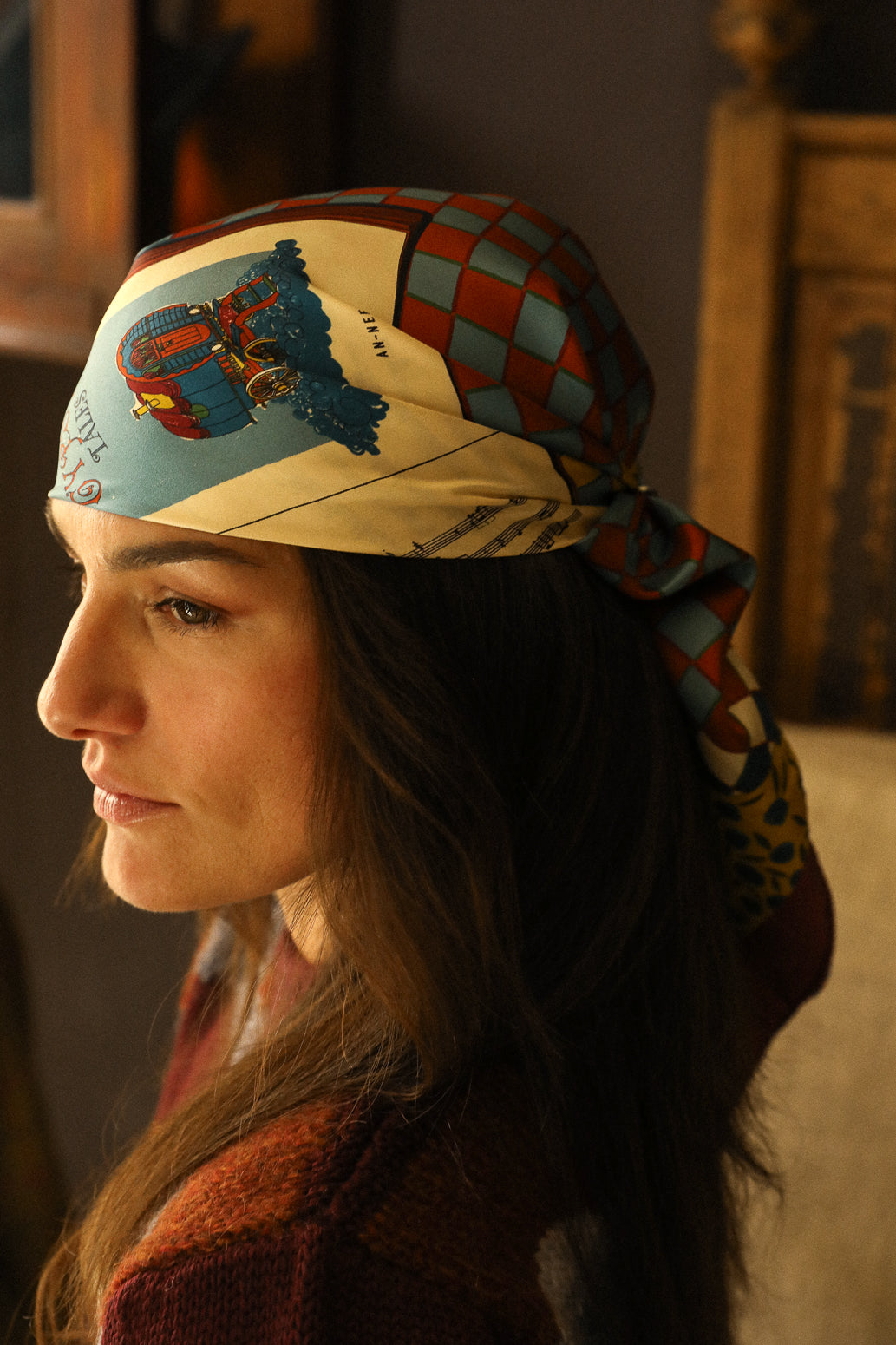 Carré de soie 90cm Gypsy Tales, neutre