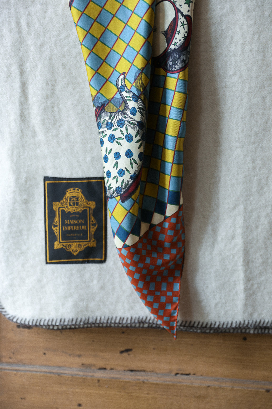 Carré de soie 90cm Gypsy Tales, neutre