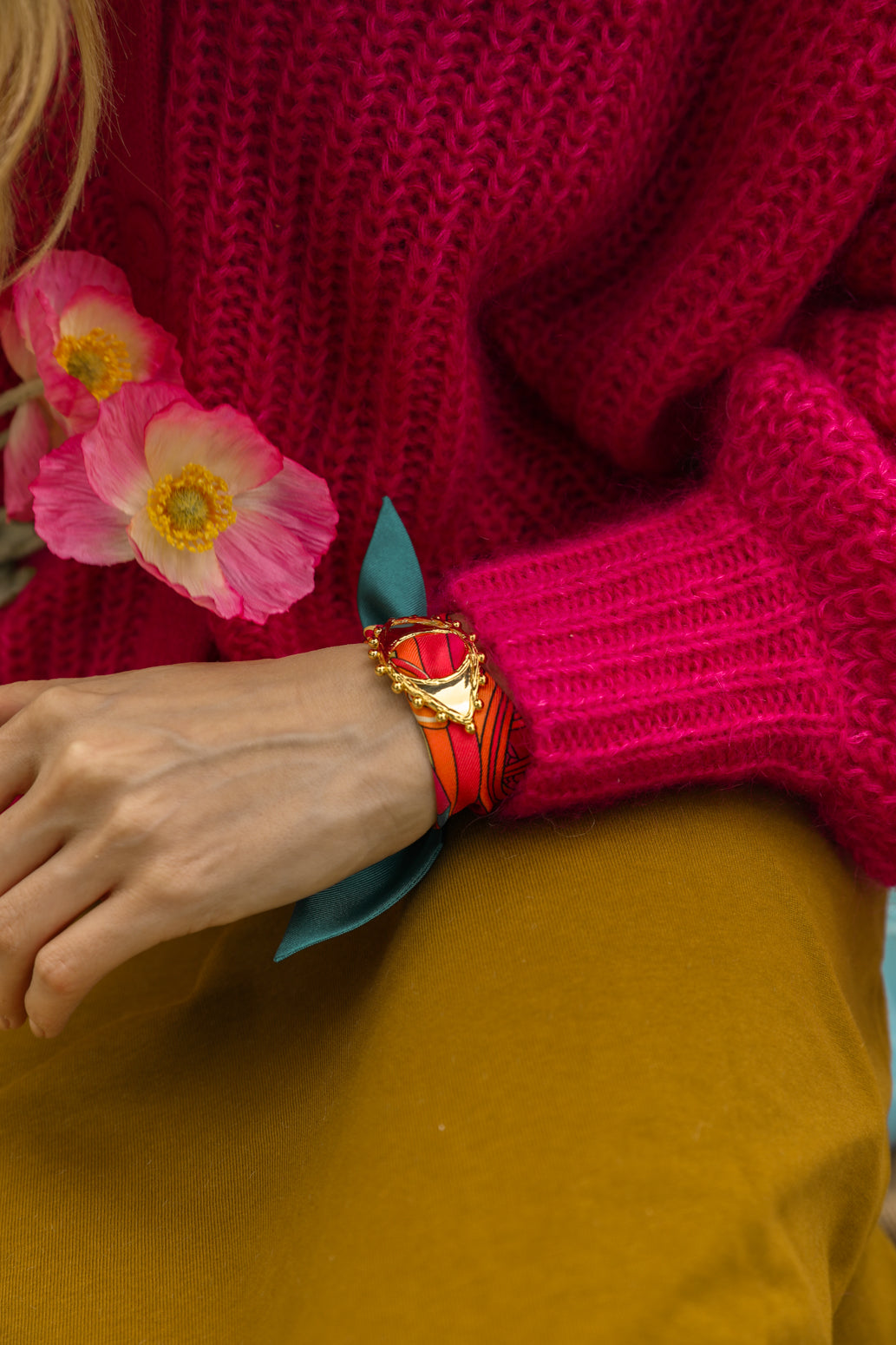 Ornement Bon Oeil et son bracelet en soie de 4cm Adresse Inconnue, bleu et rose