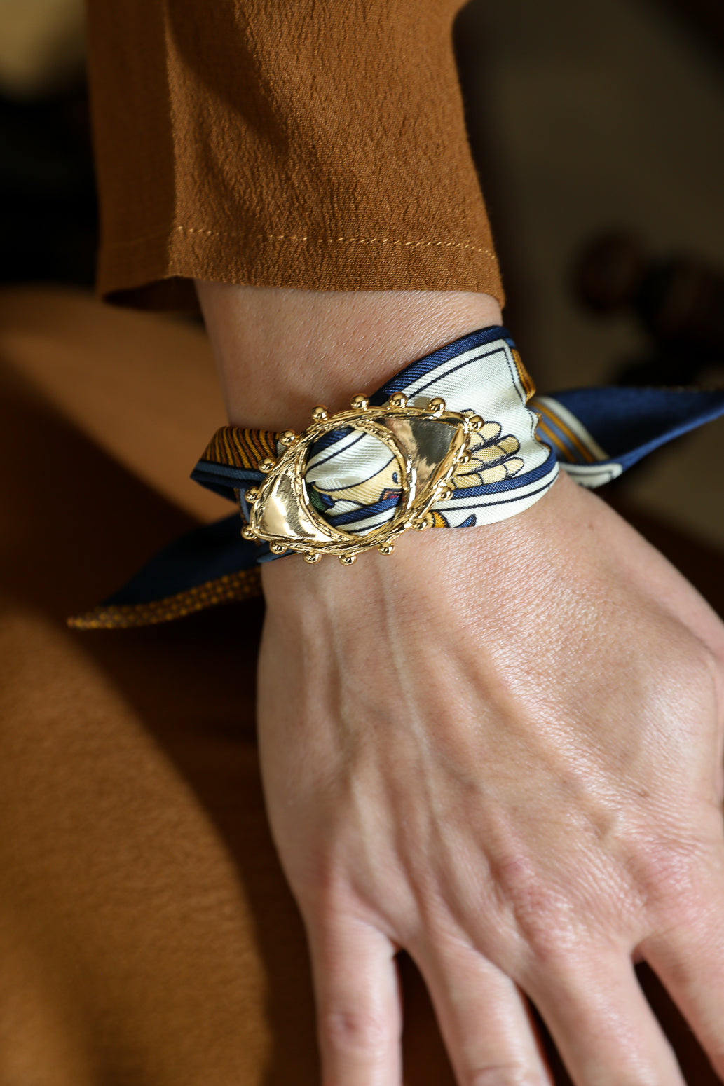 Ornement Bon Oeil doré et son bracelet en soie de 4cm Tarot, marine