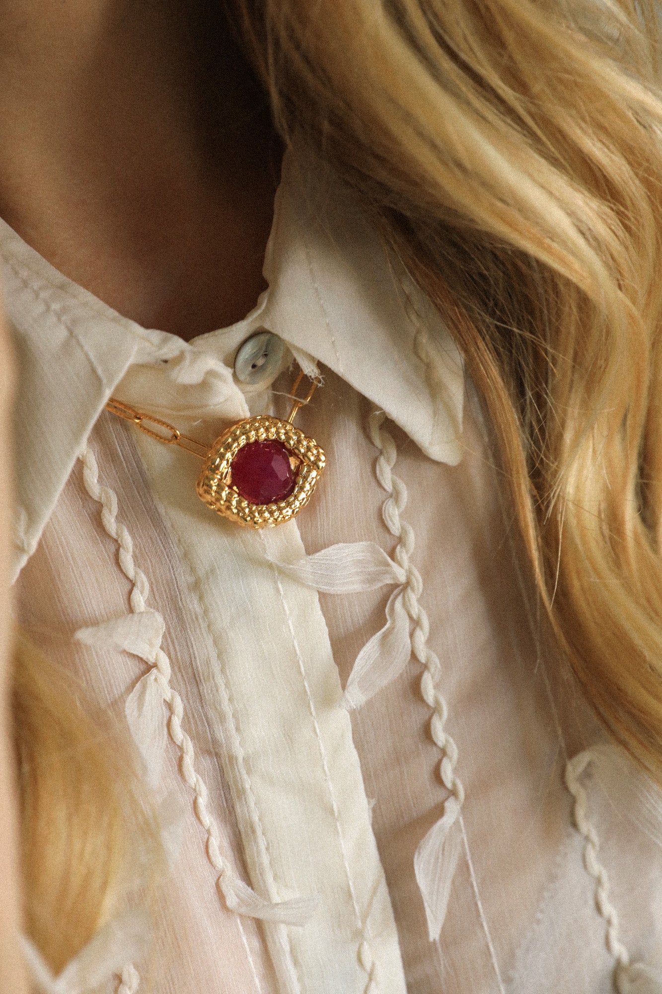 Collier Oeil de Caïman en agate fuchsia