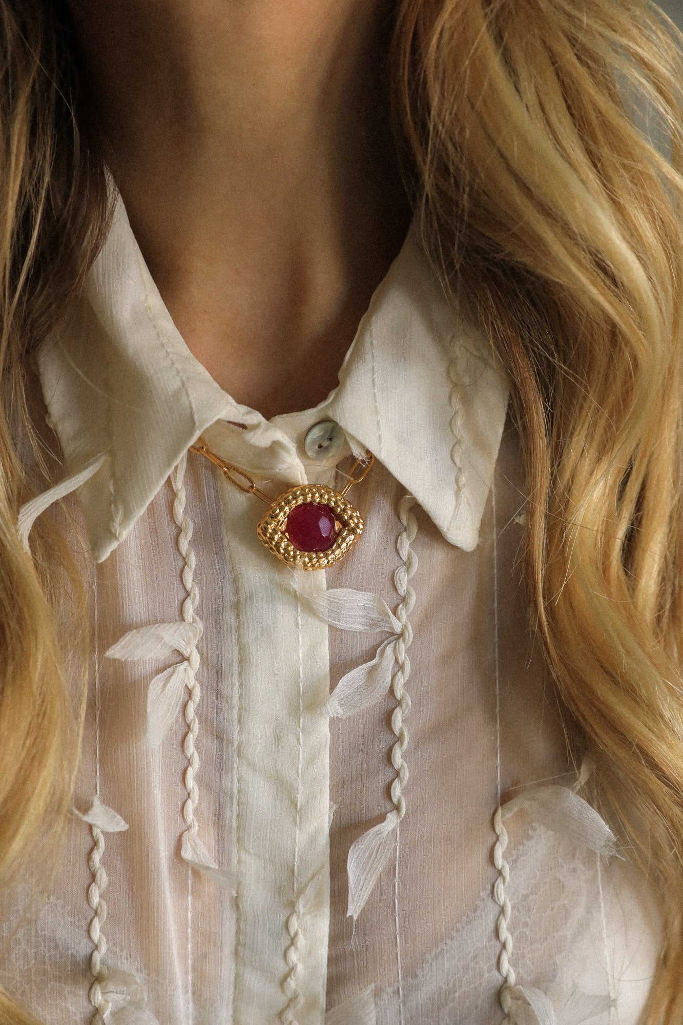Collier Oeil de Caïman en agate fuchsia