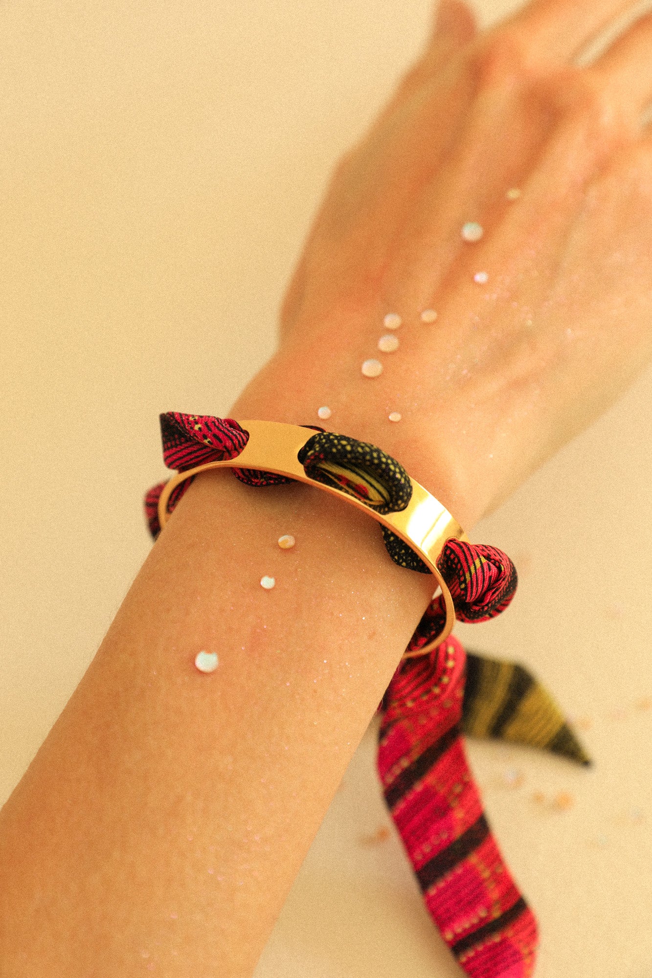 Bracelet Septembre et son ruban Coquillage coloré