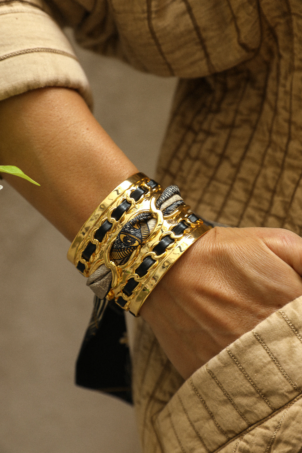 Large December cuff and Bohemian Deer ribbon, black