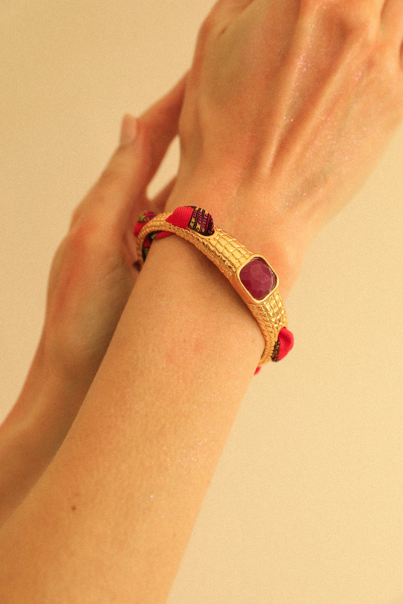 Bracelet Caïman en agate fuchsia et ruban Coquillage coloré