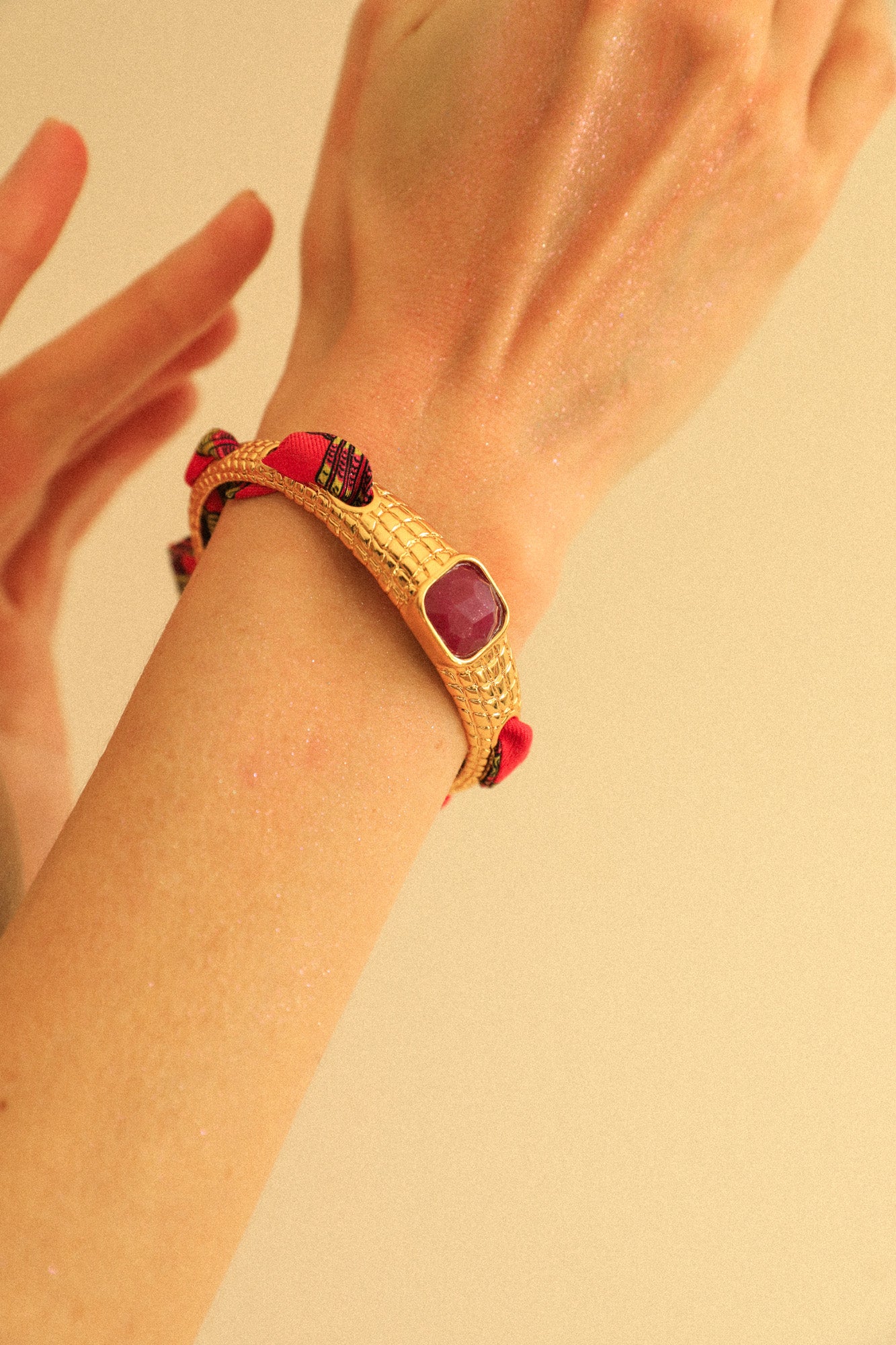 Bracelet Caïman en agate fuchsia et ruban Coquillage coloré