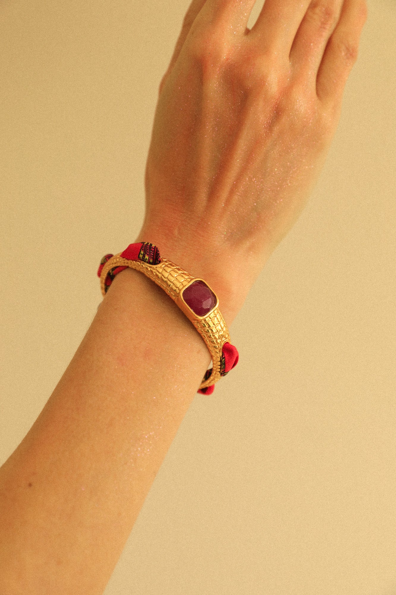 Bracelet Caïman en agate fuchsia et ruban Coquillage coloré