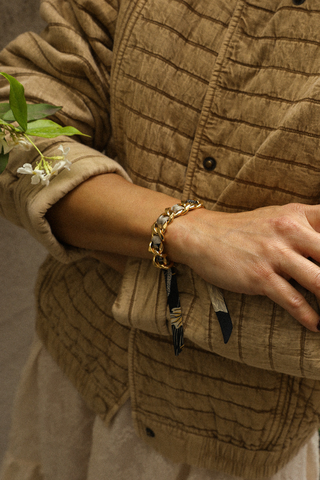 December bracelet and its Bohemian Deer ribbon, black