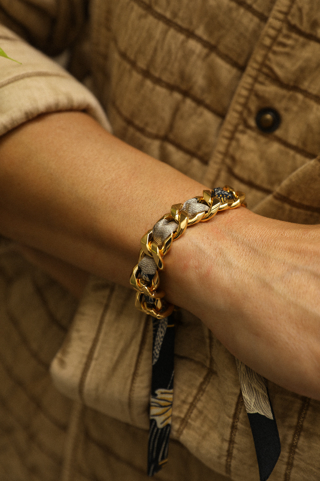 December bracelet and its Bohemian Deer ribbon, black