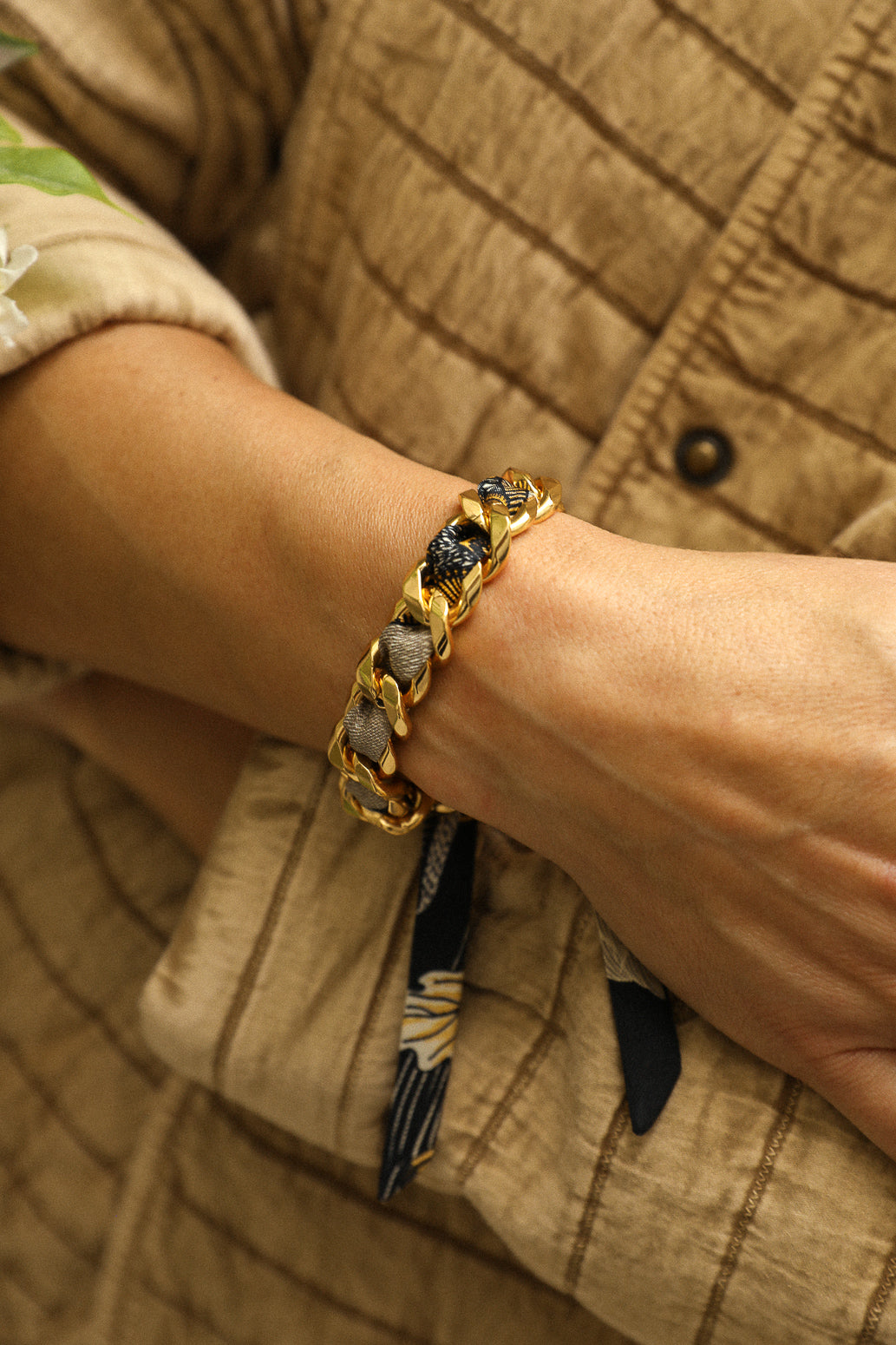 December bracelet and its Bohemian Deer ribbon, black