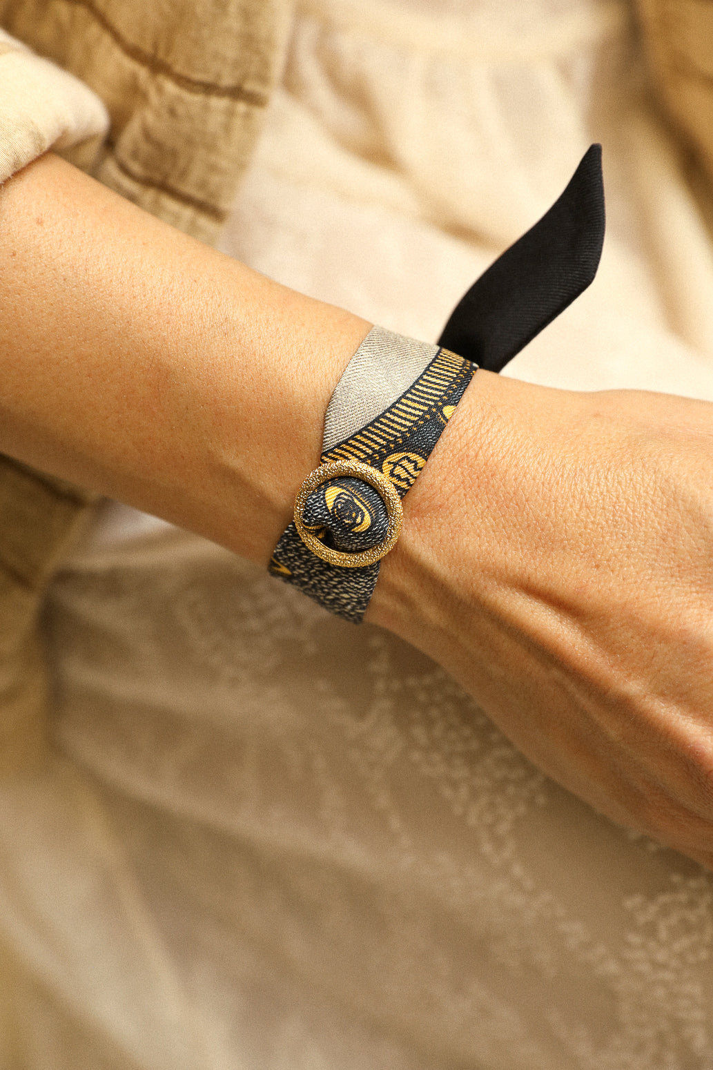 Celestial Ornament and its 2cm silk ribbon Bohemian Deer, black