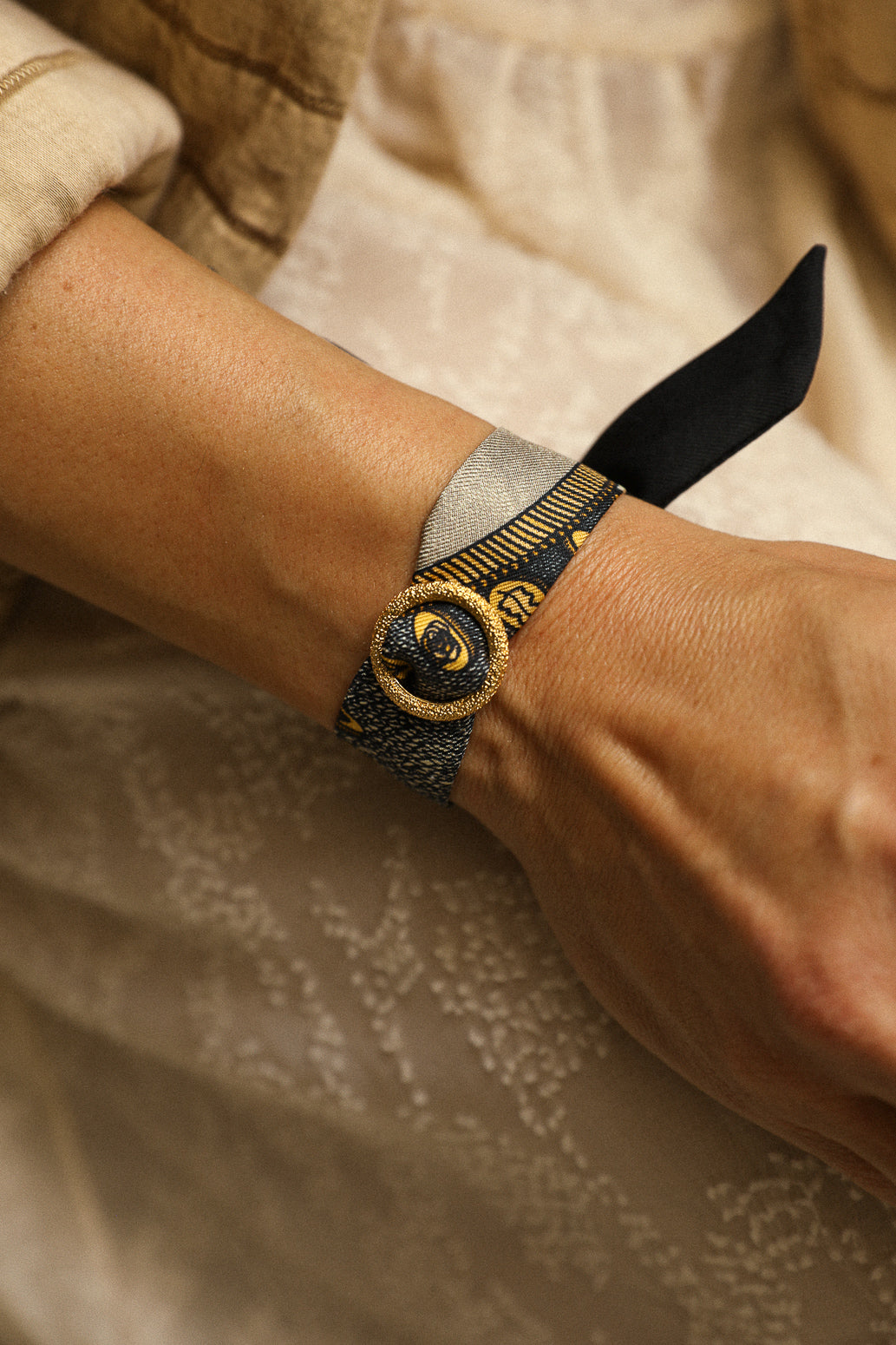 Celestial Ornament and its 2cm silk ribbon Bohemian Deer, black