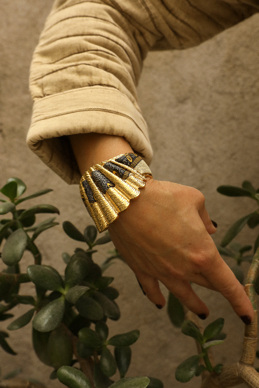 Shell and Bohemian Deer Ribbon Cuff, Black