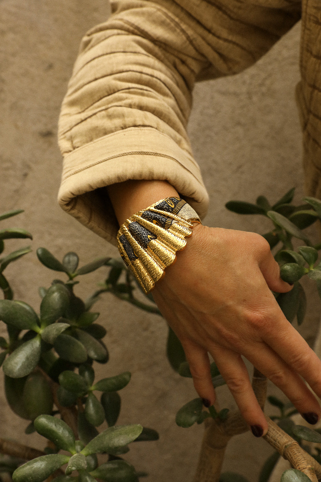 Shell and Bohemian Deer Ribbon Cuff, Black