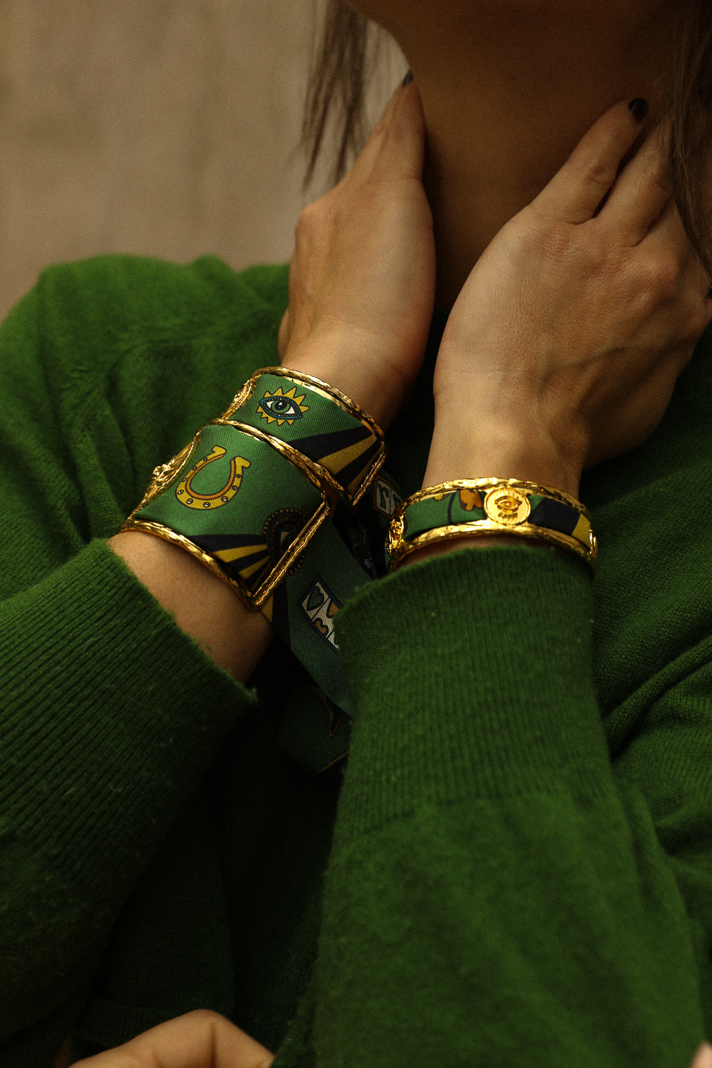 Irma cuff and its Luckyou ribbon, green