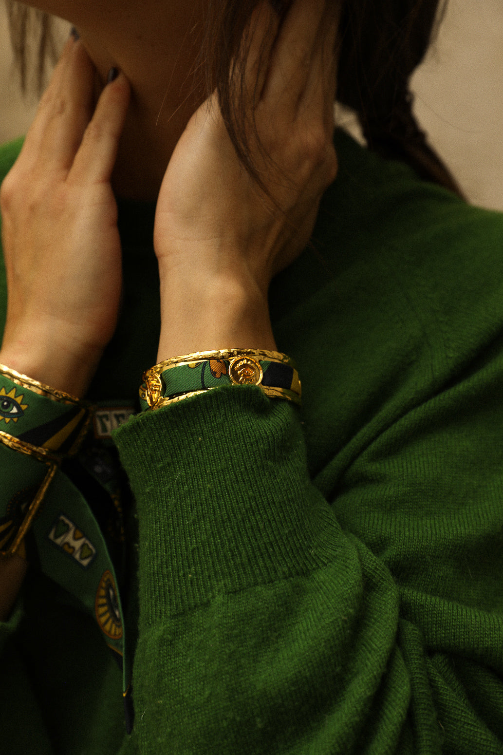 Irma cuff and its Luckyou ribbon, green