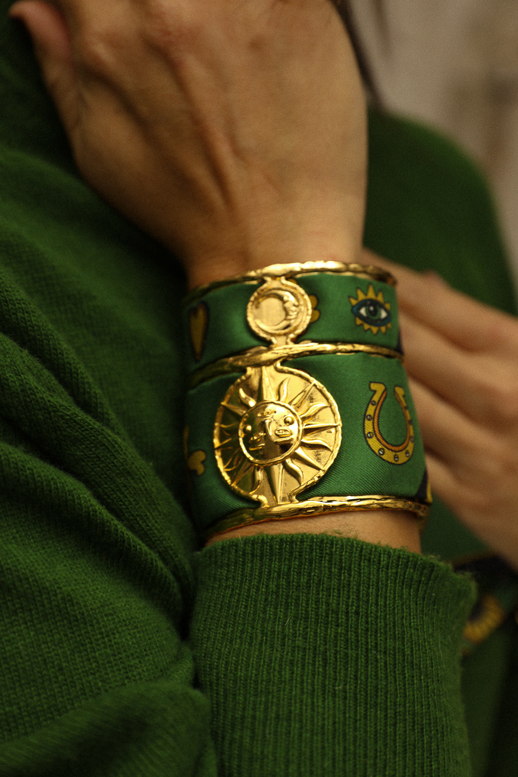 Large Sun cuff and Luckyou ribbon, green