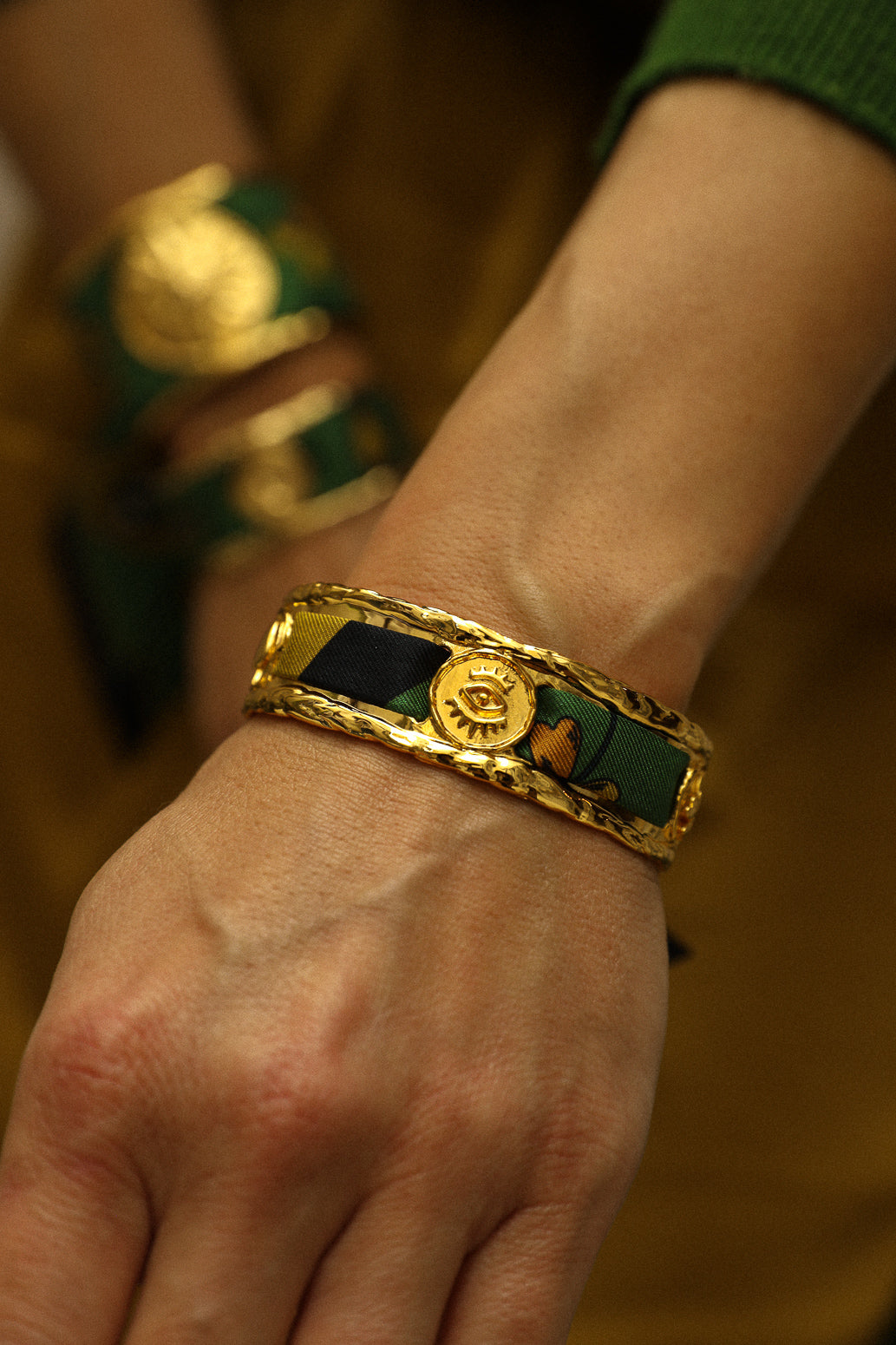 Irma cuff and its Luckyou ribbon, green