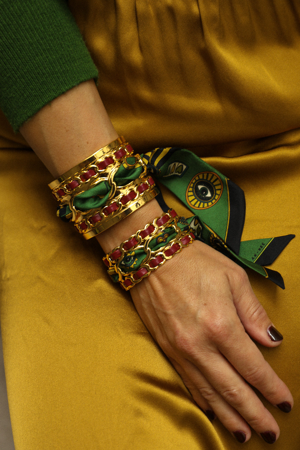 Large December cuff and Luckyou ribbon, green